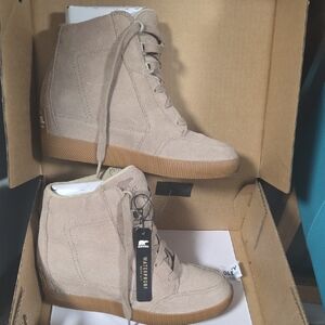 Sorel Tan Sneakers Casual Style